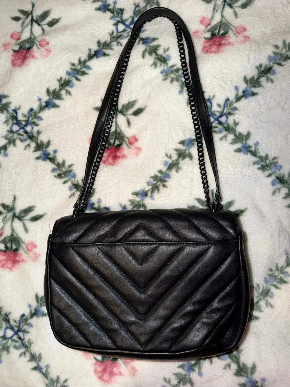 DKNY Black Quilted Crossbody Bag with Chain Strap